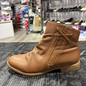 1066 מגפון נוחות כחול עור רך כמל