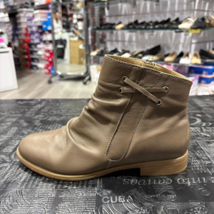 מגפון עור כיווצים X דגם יעל זית