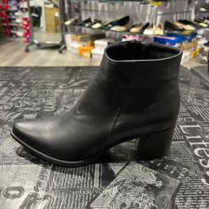 מגפון עור אמיתי שפיץ שחור 1219