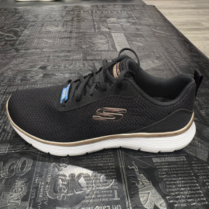 סקצרס ספורט שרוך שחור זהב