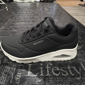 סקצרס אונו שחור לבן