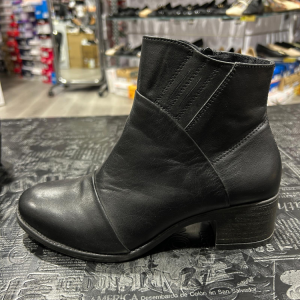 מגפון עור אמיתי דגם 5512 שחור