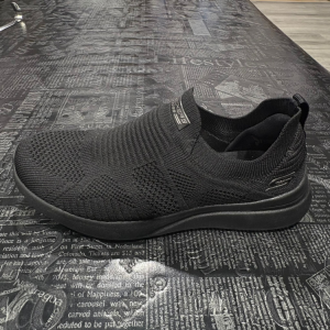 סקצרס נעלי נוחות ללא שרוך שחור מיוחד