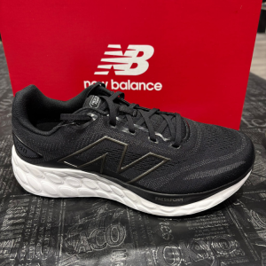 ניו באלנס דגם 680 שחור לבן רוחב 4E